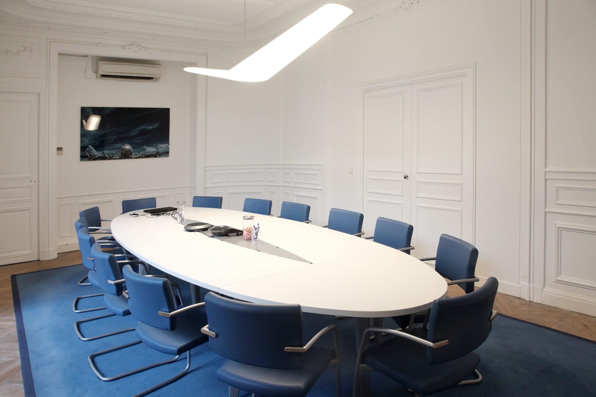 Aménagement salle de réunion bleue Aménagement salle de réunion bleue