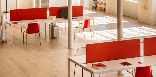 Tableau blanc mural avec rails extensibles VIP – Image 3