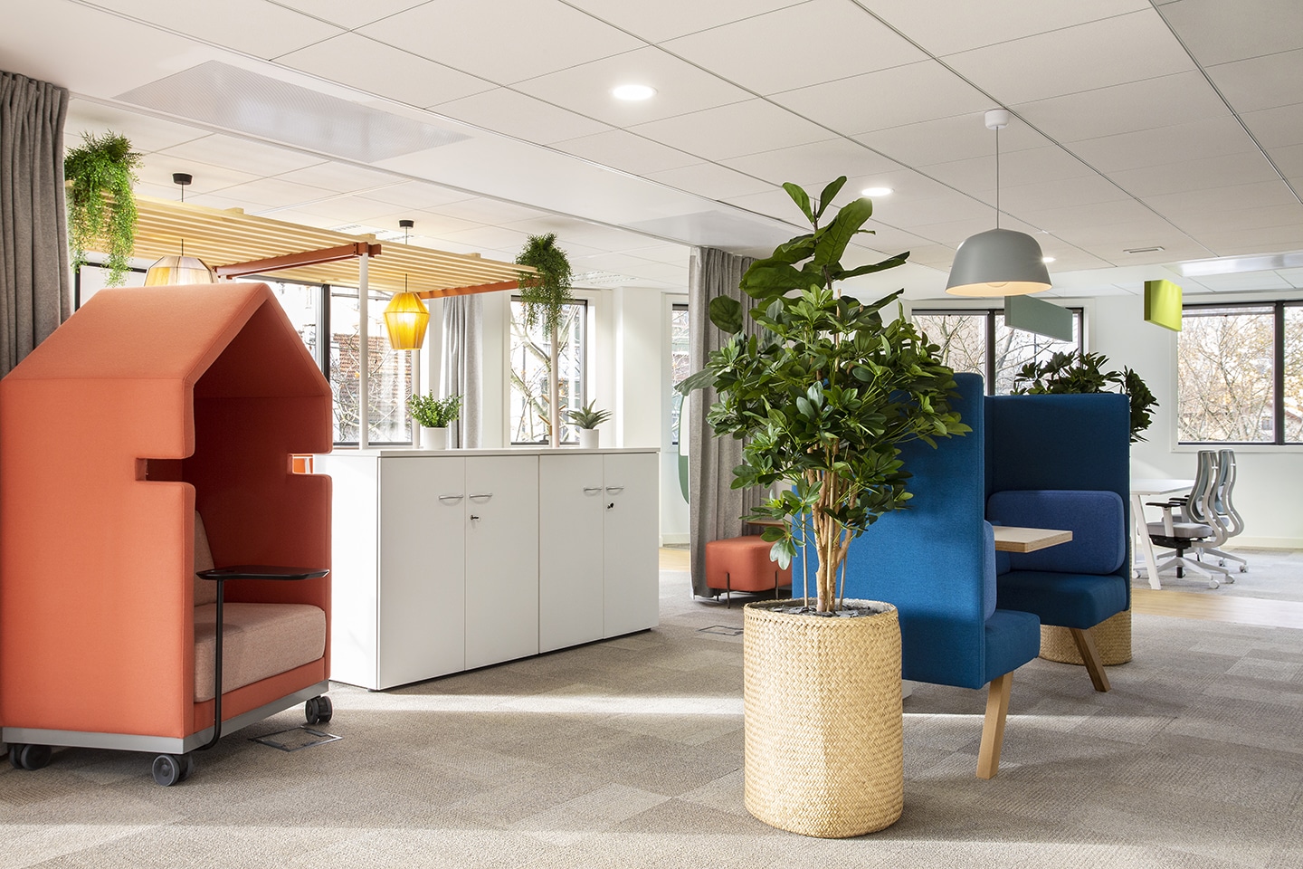 Hybridation des espaces de travail en entreprise 2M Mobilier