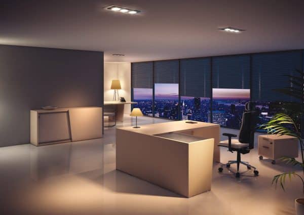 Bureau en bois clair de direction B SELECT