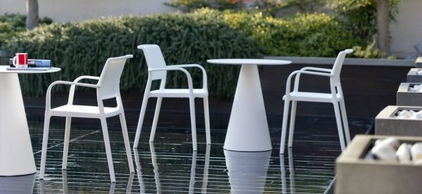Chaise ARA empilable en polypropylène – Image 3