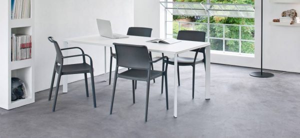Chaise ARA empilable en polypropylène – Image 2