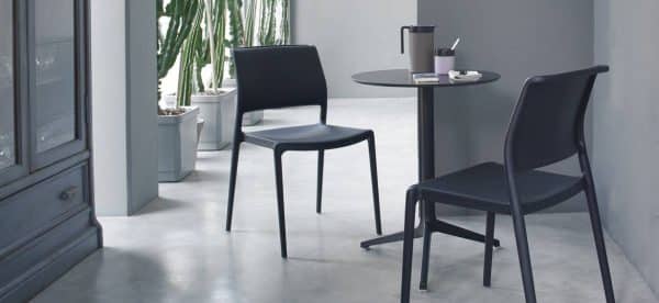 Chaise ARA empilable en polypropylène – Image 4