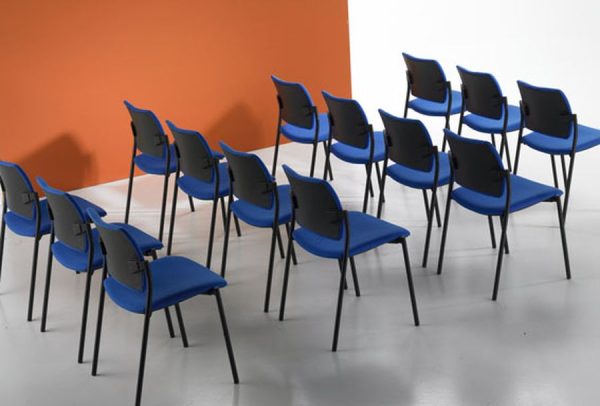 Chaise visiteur empilable avec dossier résille Amets