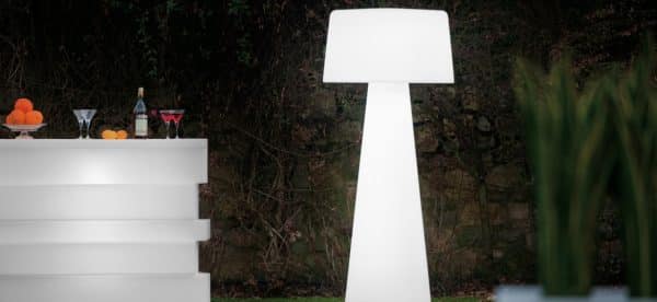 Lampadaire contemporain en polyéthylène TIME OUT – Image 4