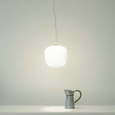 Lampe suspendue en verre soufflé opalin Afra