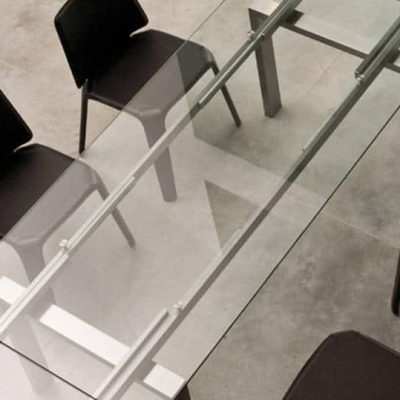 Chaise de bureau noire en cuir Mood