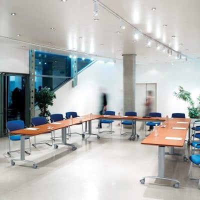 Table de réunion modulable abattantes