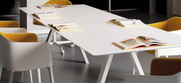 Table de réunion avec plateau rectangulaire design pour 8 personnes Arki
