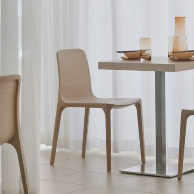 Chaises de cafétéria