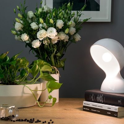 Petite lampe de table led blanche Dalu