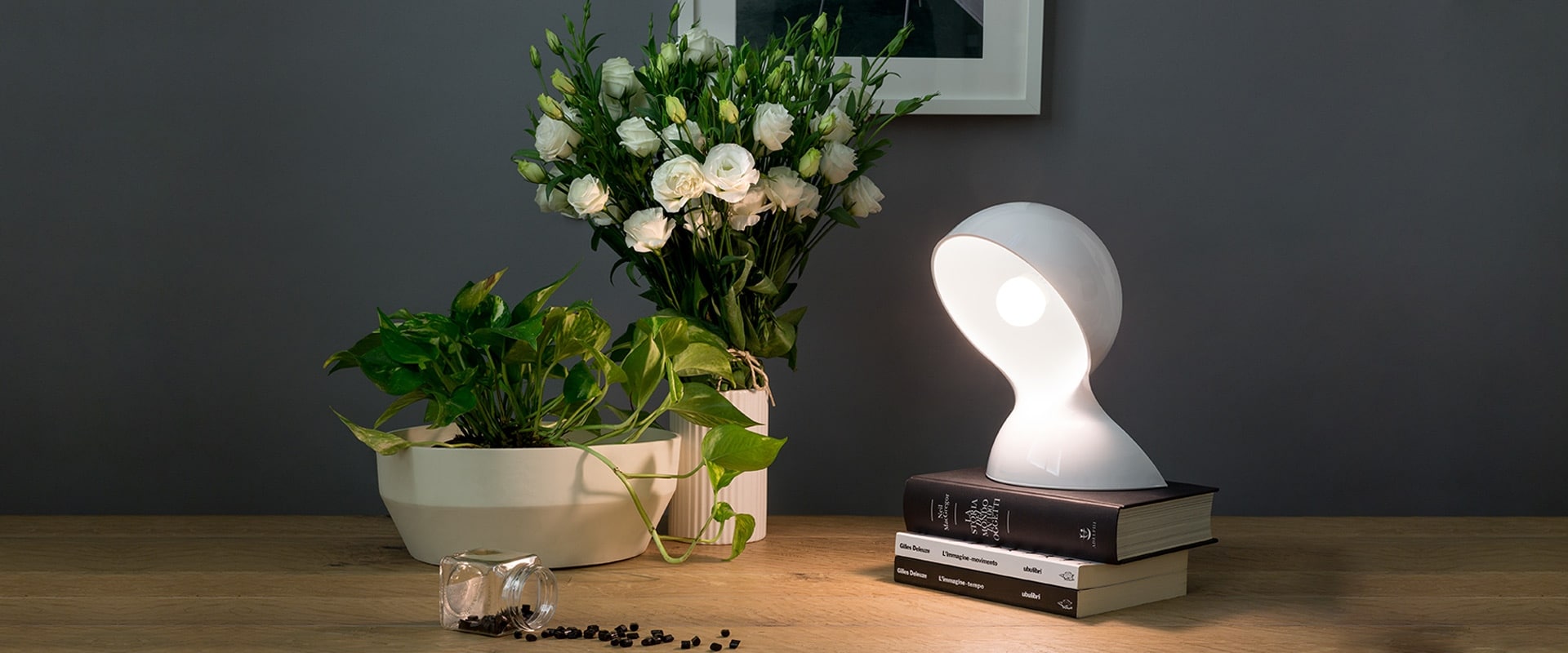Lampe de table blanche à led Dalu - Petite lampe de table design 2800 Kelvin