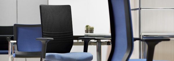 Siège de bureau pivotant avec mécanismes ergonomiques Stilo