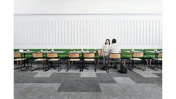 Dalle LVT aux motifs granuleux Walk About