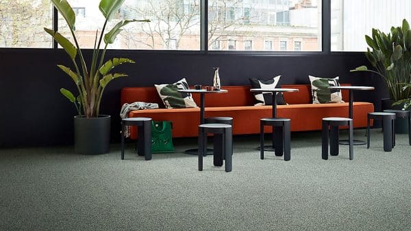 Dalle de moquette 50x50 en velours tufté bouclé texturé uni Dolomite